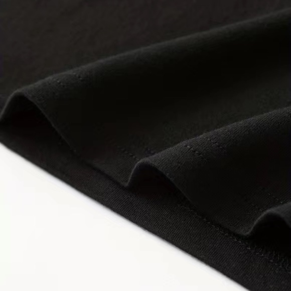 ‼️LAST 1‼️NWT🎄 SOFT BLACK GRINCH HANDS HEART CREW NECK TSHIRT Women’s Plus 4X - Picture 4 of 7